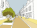 Illustration dessinée de la future rue du Bourg-neuf. De gauche à droite : un large trottoir, des places de stationnement ponctuées d’arbres délimités par des bacs, une voie descendante empruntée par une voiture, une piste cyclable montante empruntée par un cycliste, et un large trottoir emprunté par deux personnes avec une poussette.